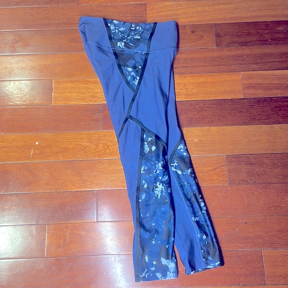 Under Amour Heat Gear compression capris - Picture 2 of 4